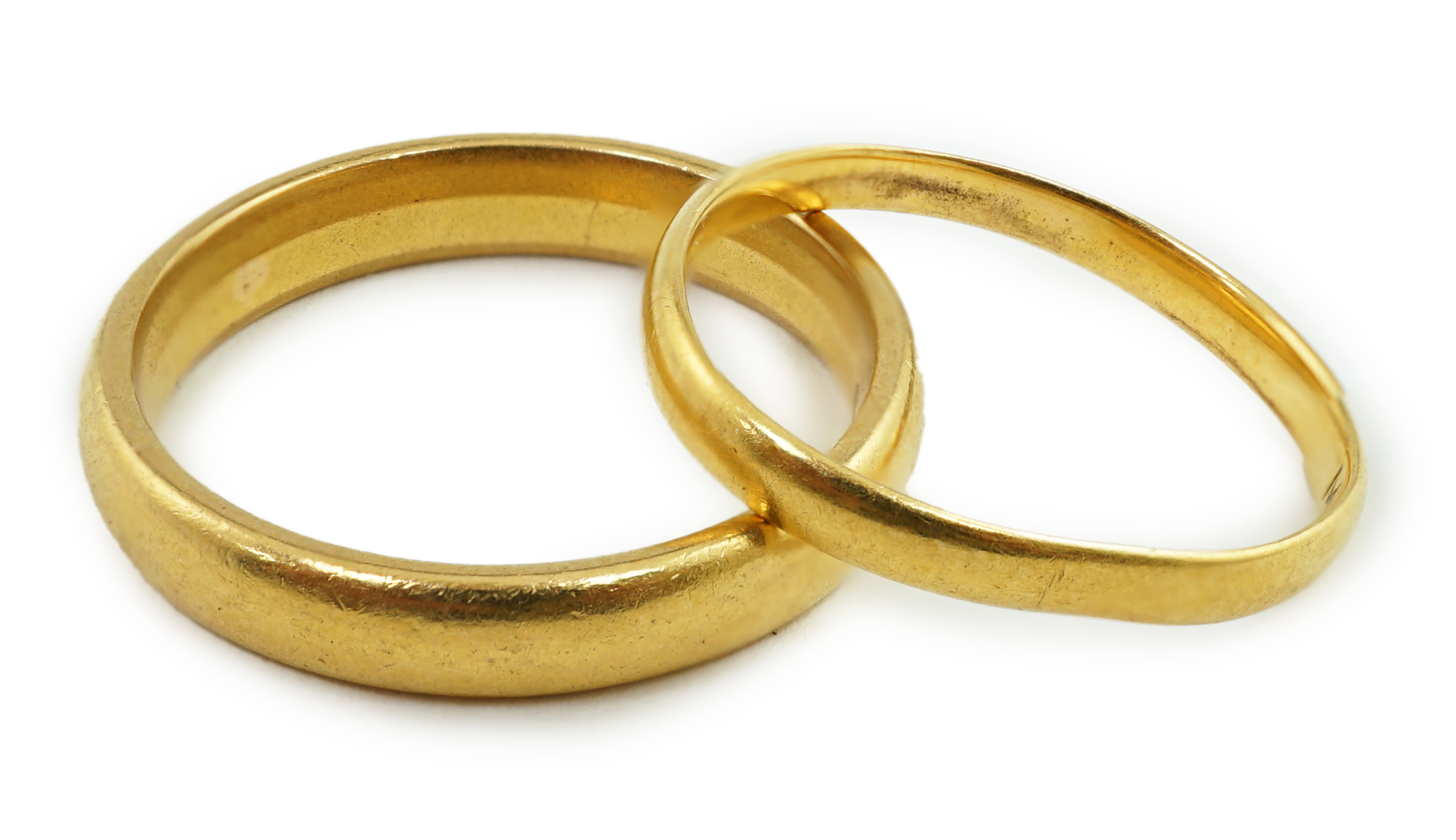 Two George V 22ct gold wedding bands